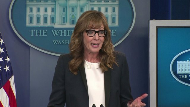 Allison Janney revives 'West Wing' character C.J. Cregg during White House press briefing via.wgntv.com/dscg5