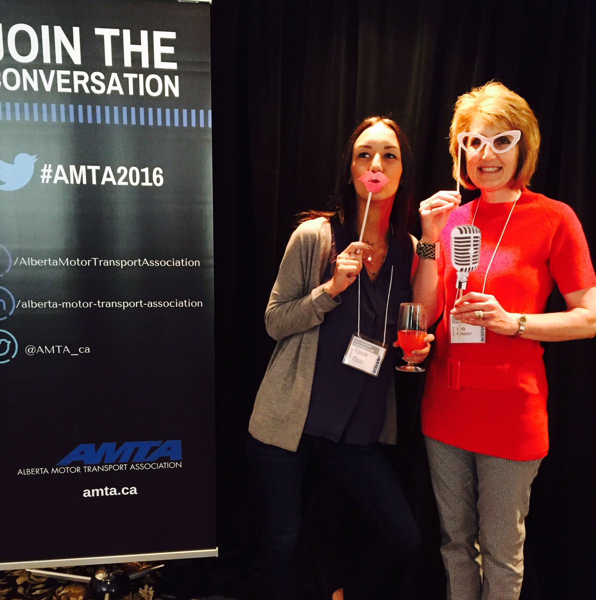 AMTA_ca's tweet photo. The ladies enjoying the photo booth at the spousal program! #AMTA2016 https://t.co/IuhtnAHiNc