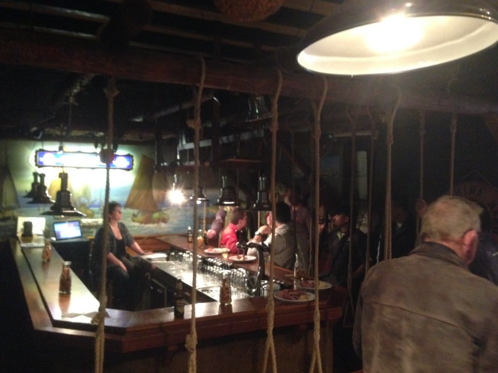 KSWmiddenFrl's tweet photo. Viering klantwaardering 7.8 na eerste 20 won POI gereed voor @Elkien_ met co-makers @comfortpartners @prostuc_r https://t.co/Y0ah4ZFKwa