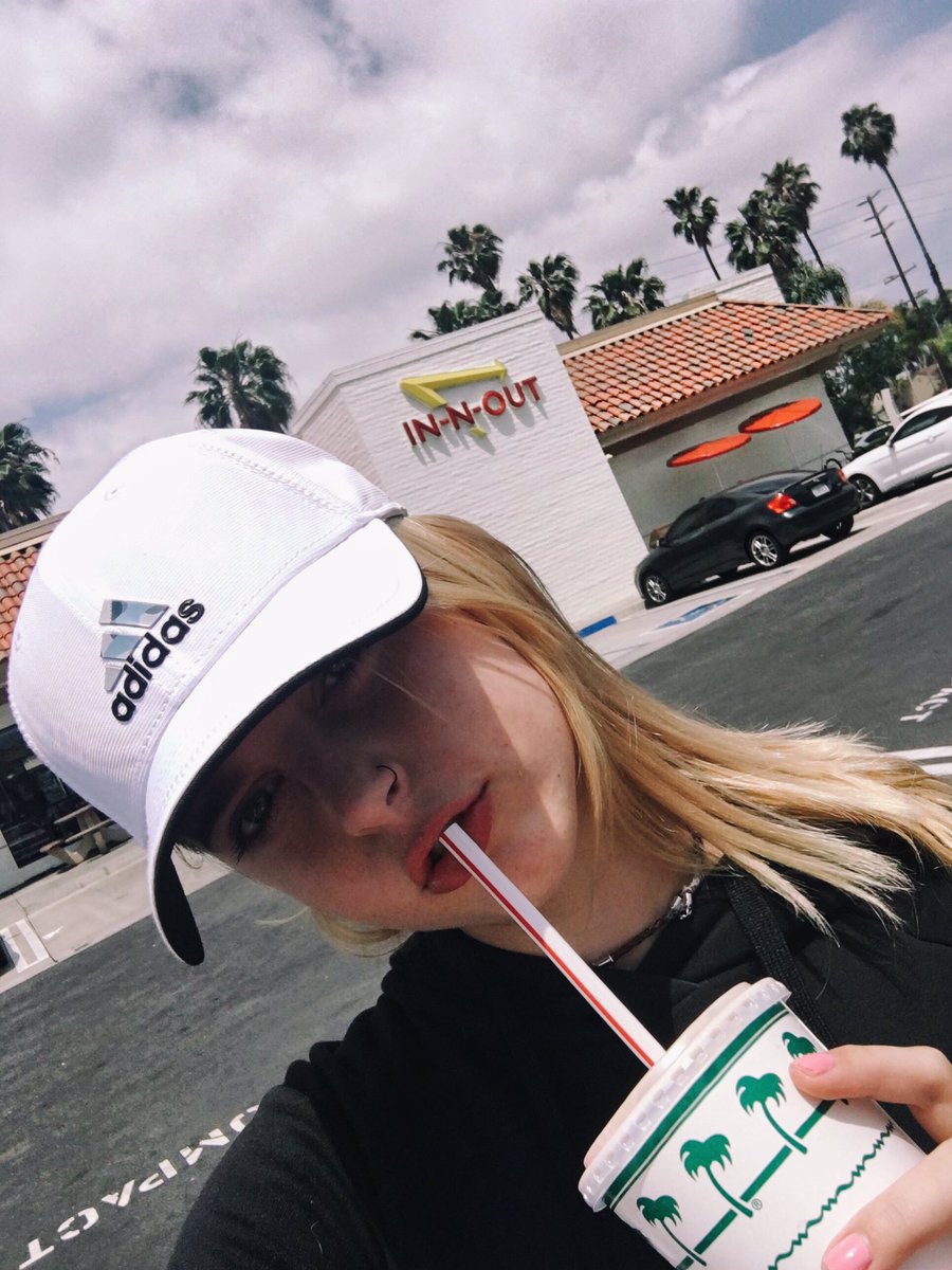 Victoriaroman_'s tweet image. 💤💤💤💤