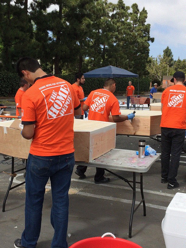 sosc_occ's tweet image. Awesome team making the new awards stands for our Special Olympics athletes @HomeDepot @PacSouth @homedepot606