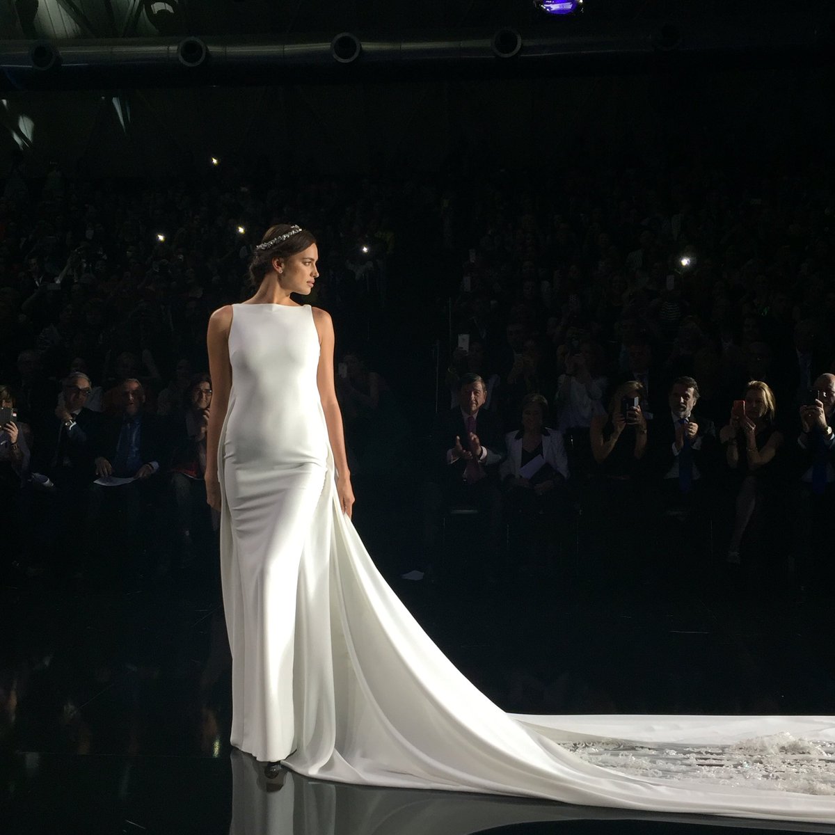 DelphineChui's tweet photo. Yup #irinashayk's wedding squad is way better than yours #PronoviasFashionShow @Pronovias_EN #weddings #slayslayslay https://t.co/Sh0dFisgH7