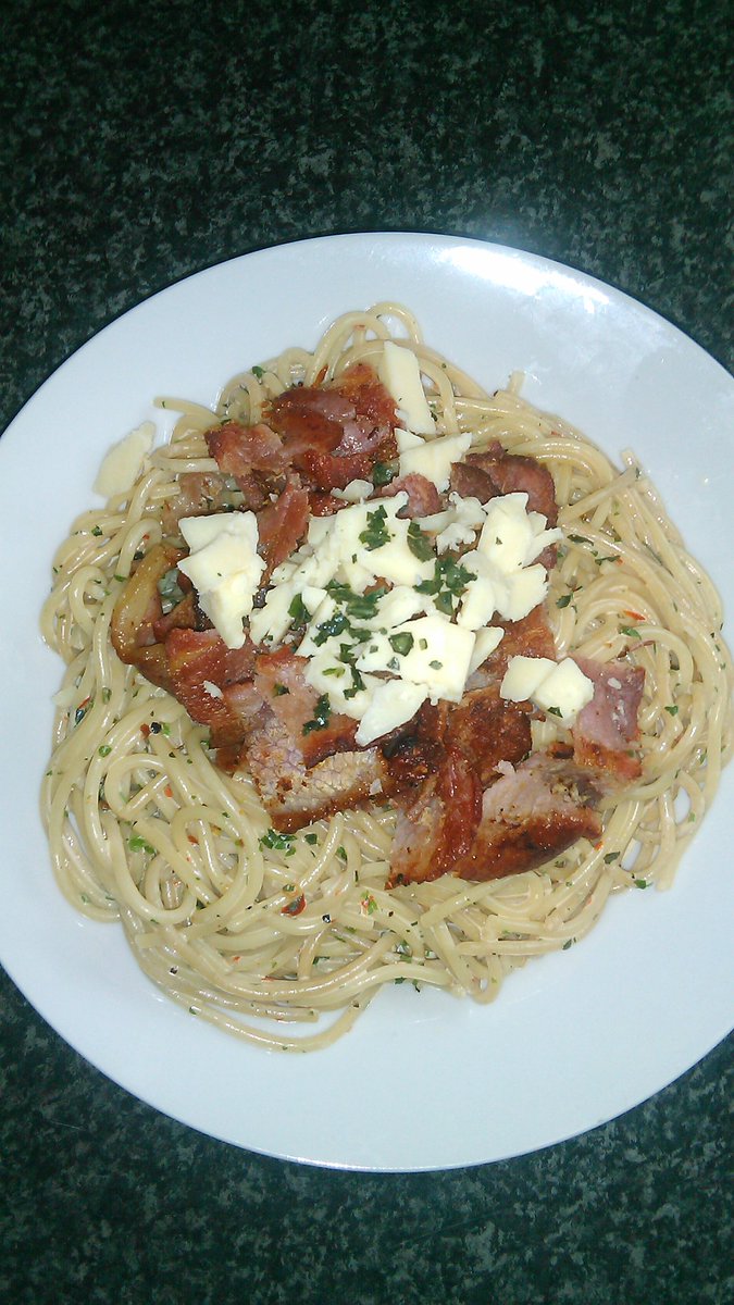 MayIBeInspired's tweet photo. Homemade Basil &amp; Chilli pasta with crispy bacon! #myowncreation #foodie #cooking #homemade https://t.co/d9WEA0wY4V