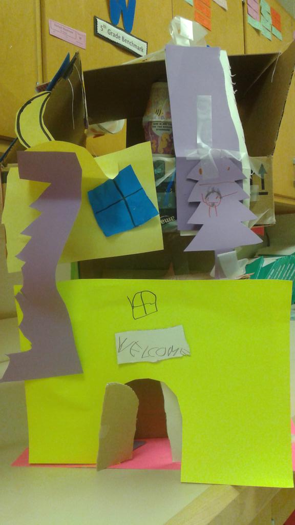 kmzrk's tweet image. @TheBlkMsFrizzle    Hello, castle. #techclub #liberty64 #medievaltech