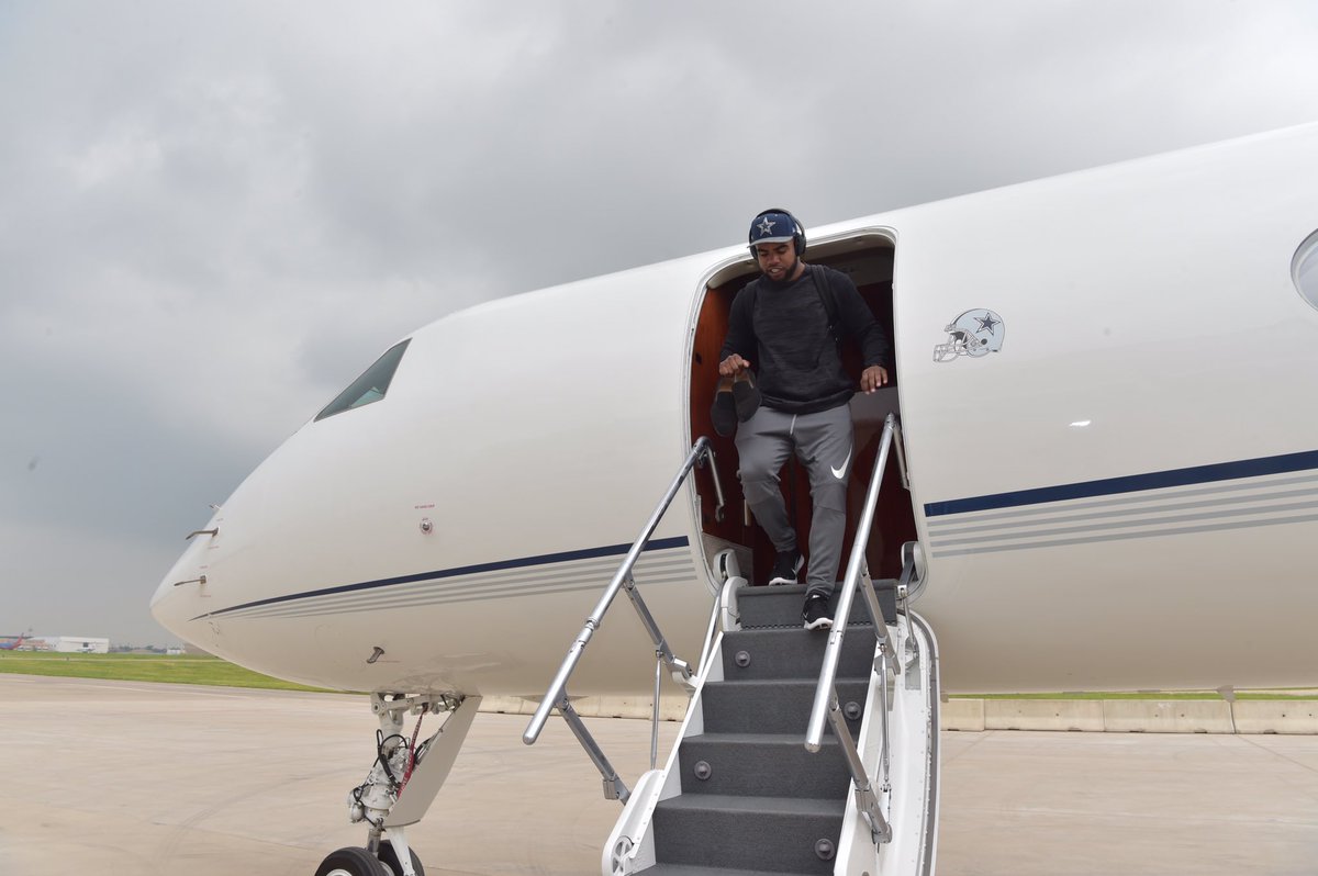 dallascowboys's tweet image. Touchdown @EzekielElliott ✈️