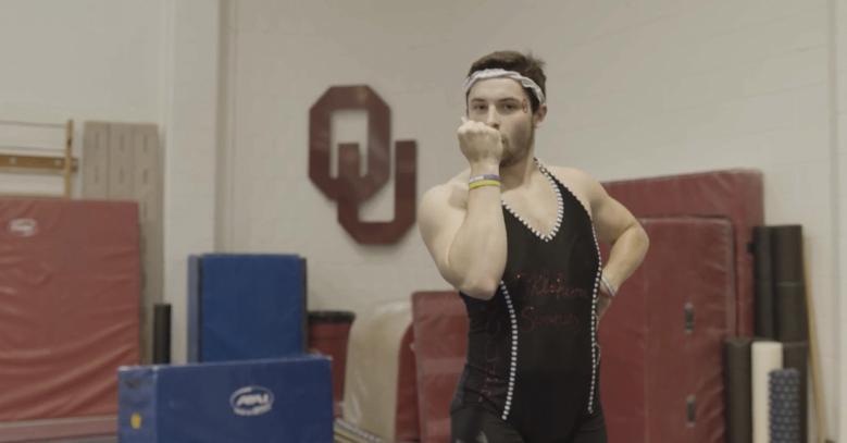 NCAAFootball's tweet photo. Baker Mayfield performing a gymnastics routine. Enough said.

Watch: https://t.co/aU1xZCSB56 https://t.co/w5Fdanaapg