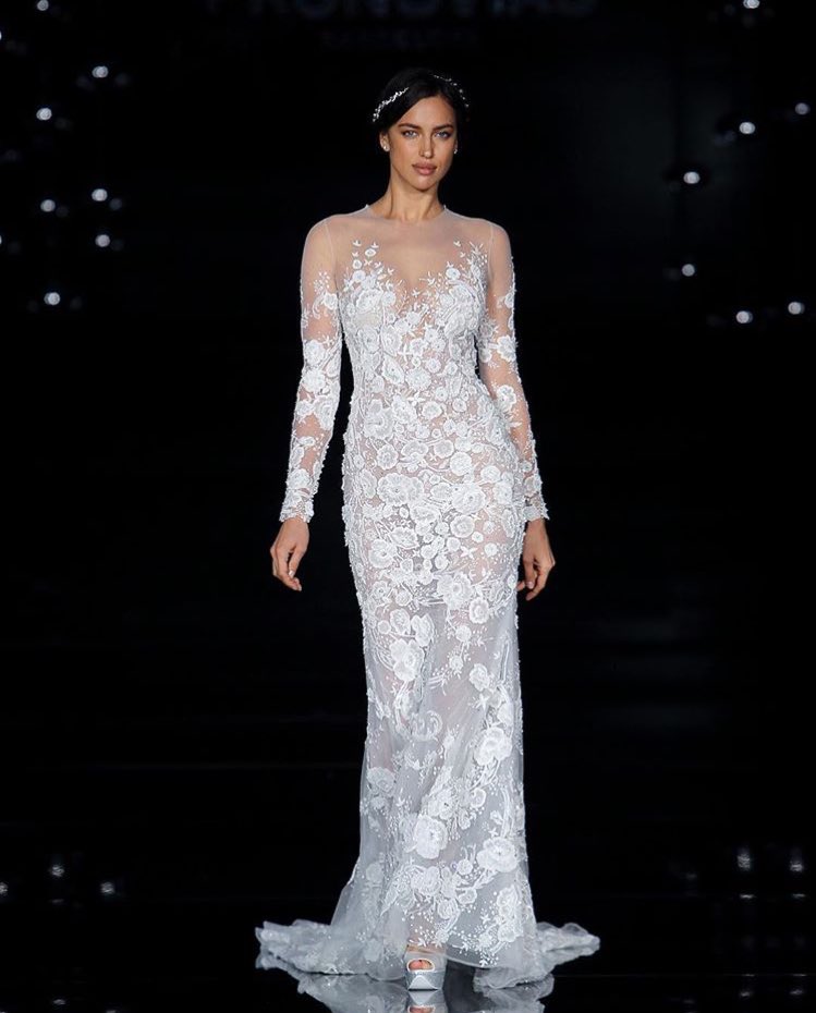 IvanaSidey's tweet photo. A beautiful lace illusion
Is this your dream dress? @Pronovias_EN #wedding #bridalfashionweek #PronoviasFashionShow https://t.co/JalfQ3phK5