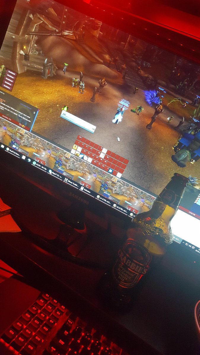 Shadoboxen's tweet photo. Time to play some #wow and take a #beer ;) #multiboxing #dualboxing #crabbies https://t.co/LyqYNaz9Iy