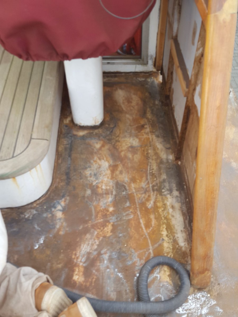 clyachts's tweet photo. #dutchbarge gets a facelift. Lots of rust about to die !!!! https://t.co/Uu2FH36t4l