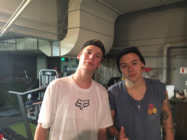 1Dir_Worldwide's tweet photo. LAのジムでのHarry😍 https://t.co/yhJnmHtBCo