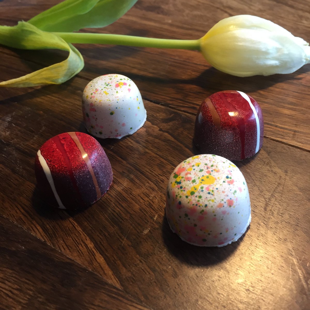 BTChoc's tweet photo. May flavors available @HorsefeatherMKT tomorrow, Bacon Caramel &amp; Granola &amp; Yogurt #marshmallows #bacon #MothersDay https://t.co/tfpYnMDqEM