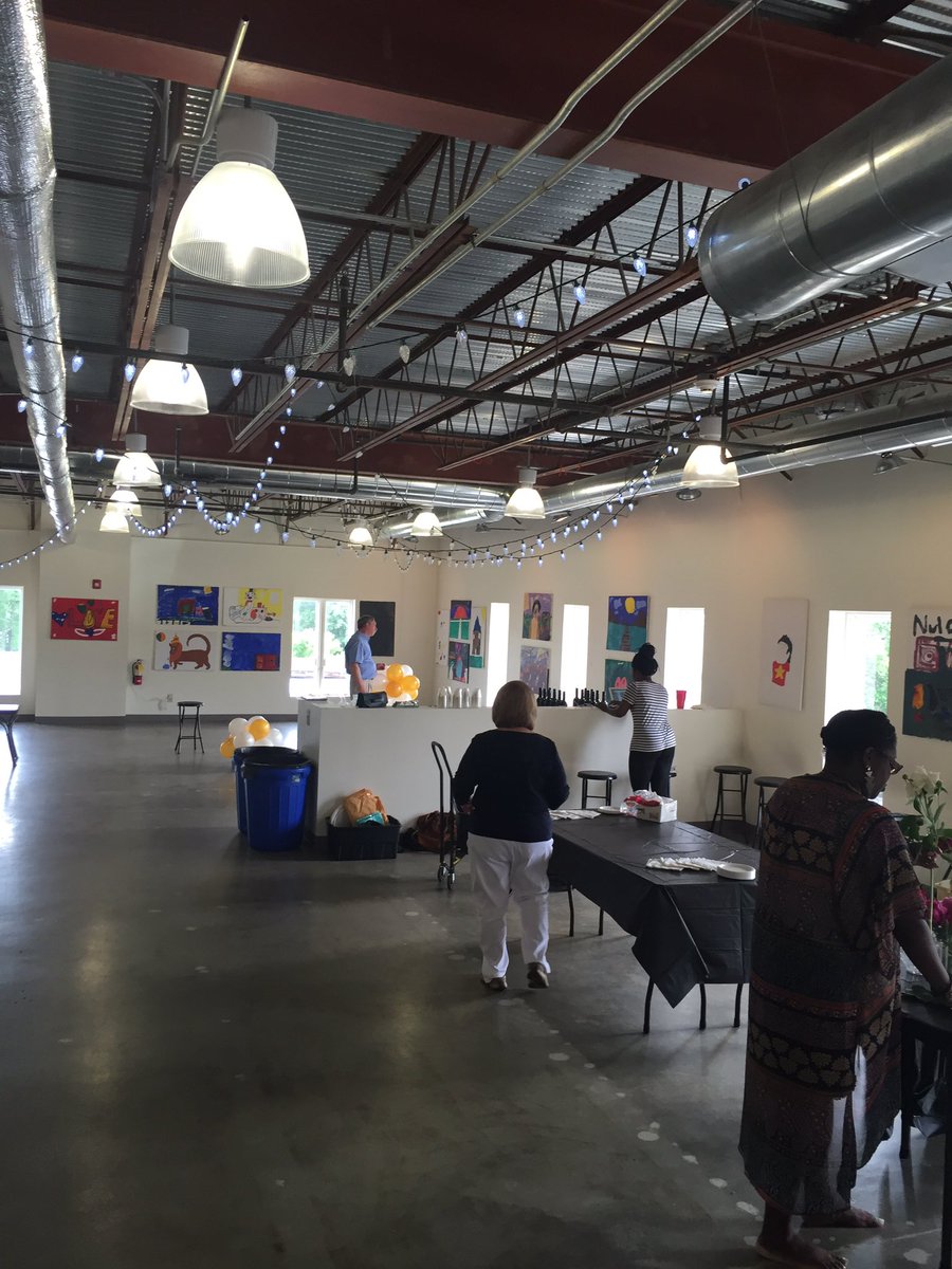 SocialHandUp's tweet photo. It's all coming together...we'll see you tonight for #thesocialhandup. 
https://t.co/BEQv5JwmPi https://t.co/T0LhsYPQEp