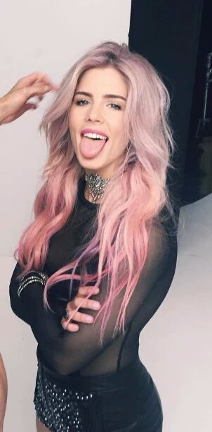 I wonder is Oliver likes my looks