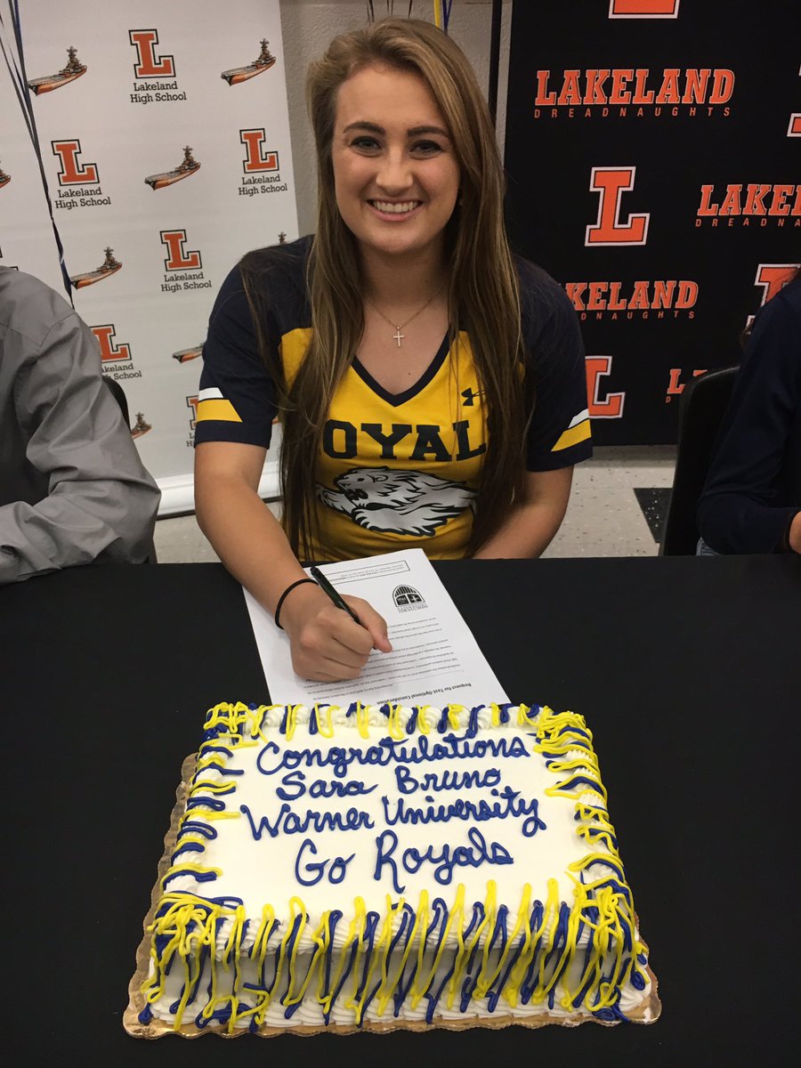 __LHSsoftball__'s tweet photo. Sara signed today 🙏🏽💖 @brunodsara https://t.co/dAIyzxiMDo