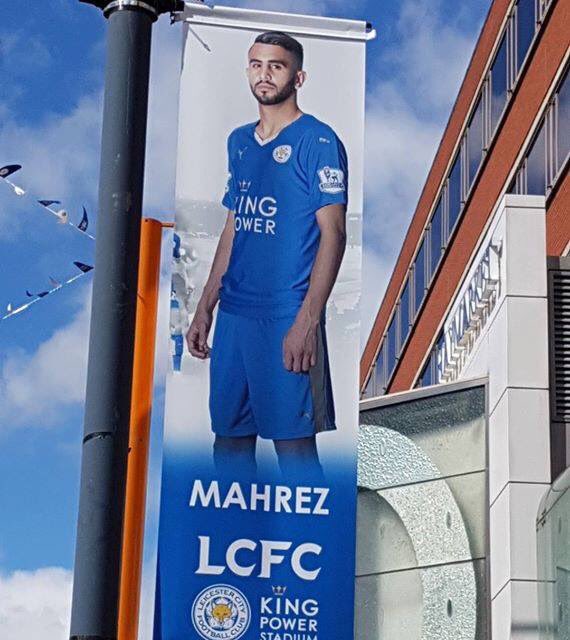 zitofaa's tweet photo. A #Leicester tout est déjà prêt pour fêter ses #Foxes ! #Mahrez #PremierLeague https://t.co/8dbH2k5zlA