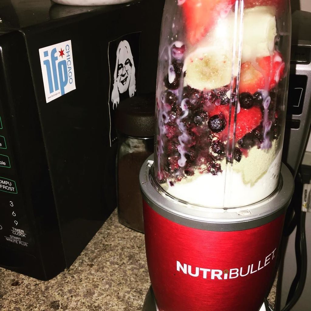NUTRiBULLETFans's tweet photo. A healthy fruit smoothie for lunch #nutribullet #protein #almondmilk #greekyogurt #graduationday #ifpchicago #jbtvm… https://t.co/xsYcAp2Vau