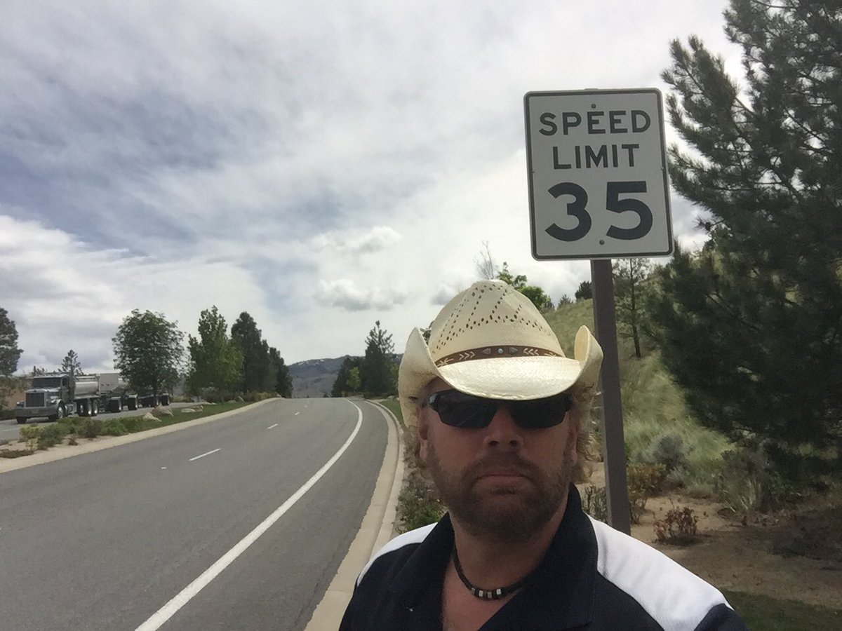 tobytribute's tweet photo. Alittle mountain #35mphtown drive. Baby I'm good till good gets here! @TobyKeithMusic https://t.co/55QU54diKo