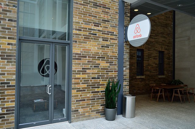 Black Airbnb users talk about their experiences with racism on the site: trib.al/pttlU2w
