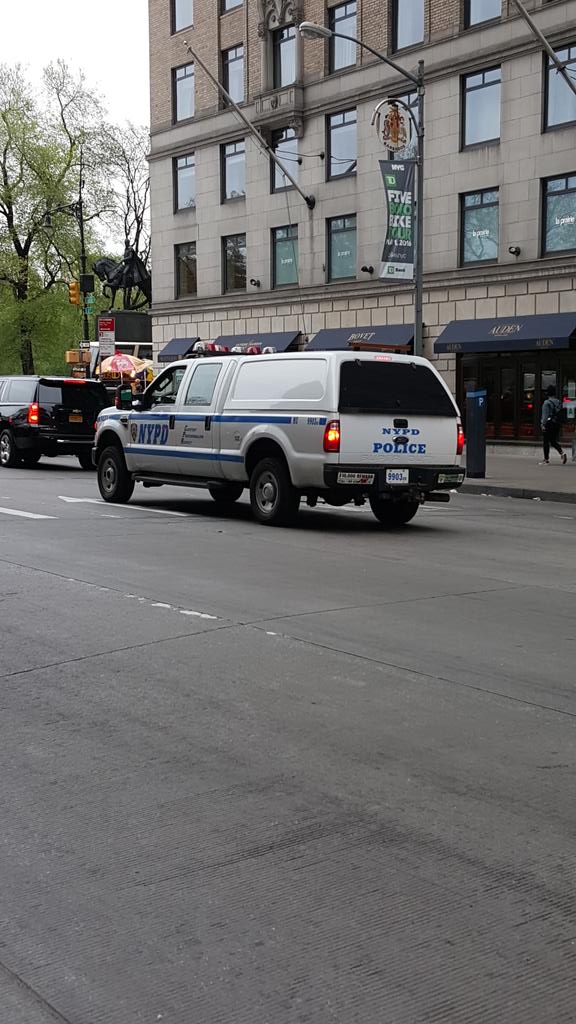 Tubulus's tweet image. The @nypdnews van that just blew through the red light no sirens or anything. #visionzero my a&amp;amp;&amp;amp;
