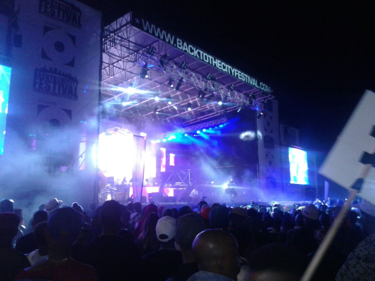 RichyRazlo_SA's tweet photo. One of those 25000 people jacked my phone aish..felt like a kick in the ribs to get a new one https://t.co/y4BzK7qj47