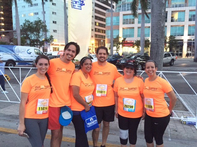pier33gourmet's tweet photo. Team #Pier33Gourmet representing at the Mercedes Benz Corporate Run 2016 #MBCR2016 https://t.co/FBsoZGmcGt