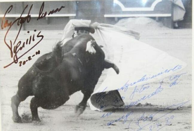 MPAQUIRRI's tweet photo. ESTA FOTO DE UN GRANDIOSO PAQUIRRI, FIRMADA POR ÉL EN 1980 Y AÑOS MAS TARDE POR @Paquirri74
#ValorIncalculable https://t.co/2raw3JpAWw