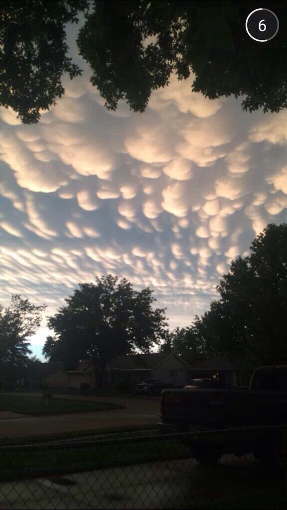SteerMark's tweet photo. Mammatus skies, Mammatus lies. #Geoengineering #Haarp
#Nexrad #Doppler #Crosswaves https://t.co/hhqVXuHsdq