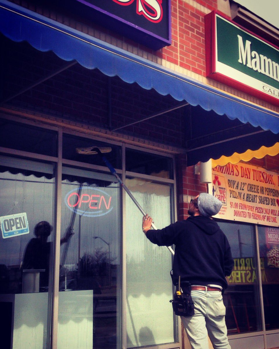 aquareachcanada's tweet photo. We love new customers! Have a great weekend!!! #goodpointtattoos #yourlocalwindowcleaner #Oakville https://t.co/ZEXzof0kHa