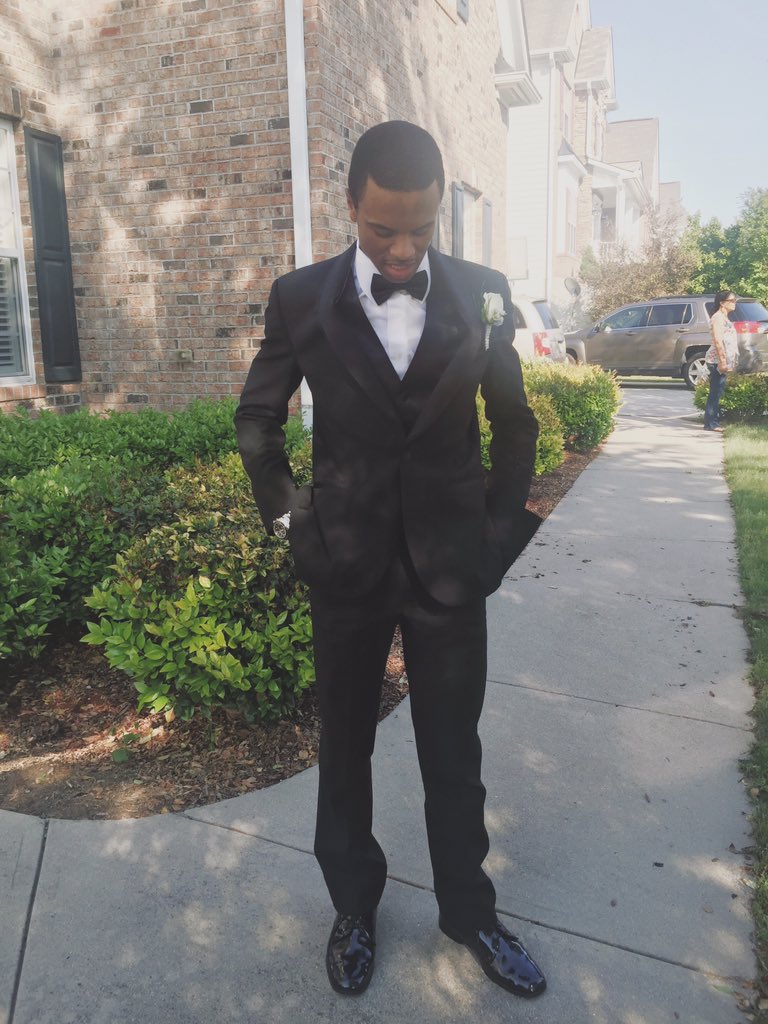 Marrvvv__'s tweet photo. Ugh prom😛 https://t.co/Evxeb1WUNu