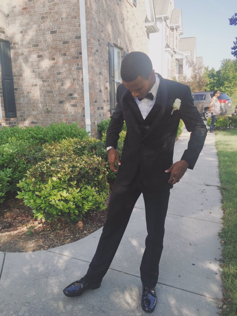 Marrvvv__'s tweet photo. Ugh prom😛 https://t.co/Evxeb1WUNu
