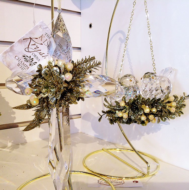 GeorgianXmas's tweet photo. #KissingKrystals ornaments make stunning gifts for weddings, showers &amp; 1st communions. Give a gift they’ll remember https://t.co/Ef6hSDrrFg