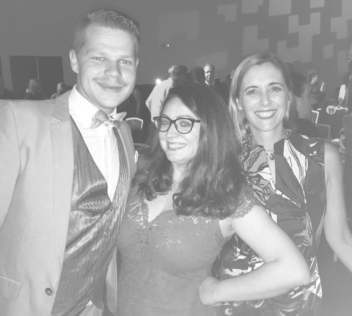 ljbird92's tweet photo. Had an amazing night at #qcudinner and got some snaps with these QUEENS @vanbadham https://t.co/tdgHUwtTab