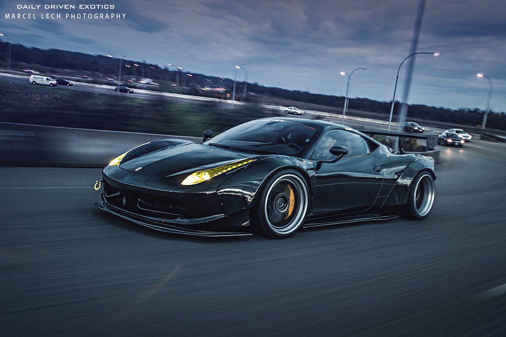 DrivingHaard's tweet photo. Rodando de noche con un precioso 458 Italia afinado por Liberty Walk Performance. https://t.co/3F5buS9TSz