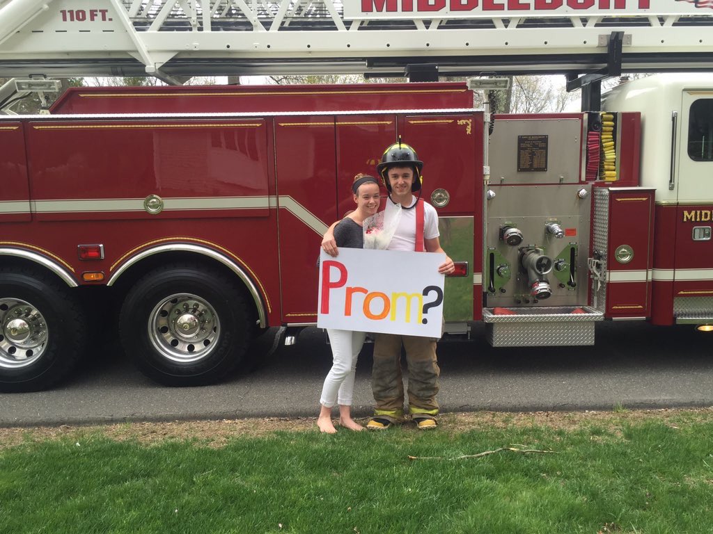 PompPromposals's tweet image. Kyle Dest came to @ryanncollette's rescue with a date to prom!🚒❤️