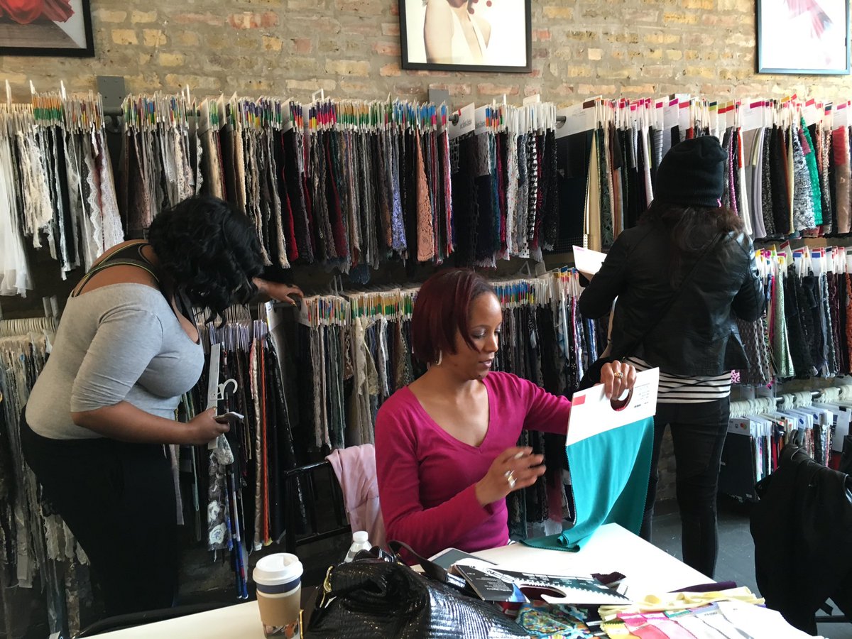 FashInstitute's tweet photo. All smiles on the FIM Chicago Fabric Buying &amp; Educational 2016 Trip! 🏙🛍 https://t.co/YdwS6ic9RJ