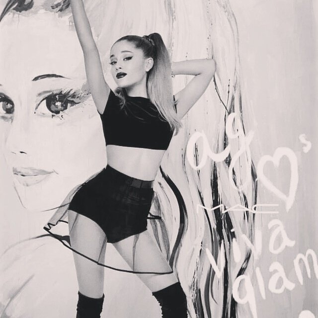 @ArianaGrande #MacVivaGlam ♡
