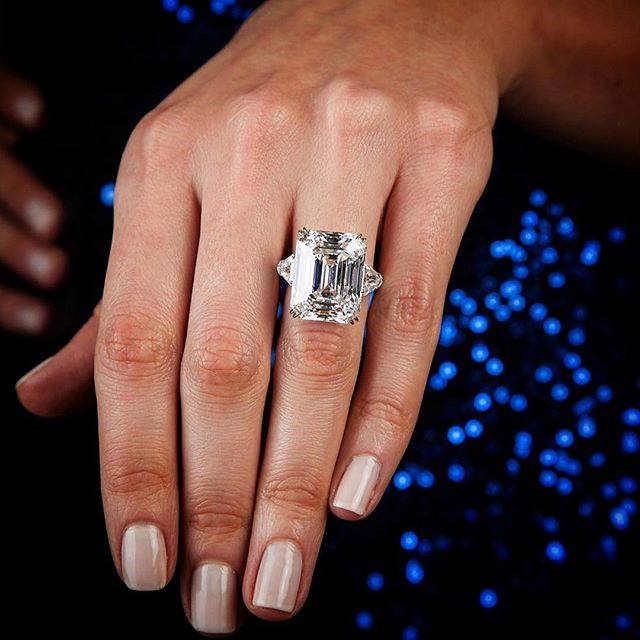 womenluvjewelry's tweet photo. This Diamond ring was owned by Josephine Chaus, the late co-founder of women's sportswear brand Bernard Chaus, Inc. https://t.co/IekzTJWvbV