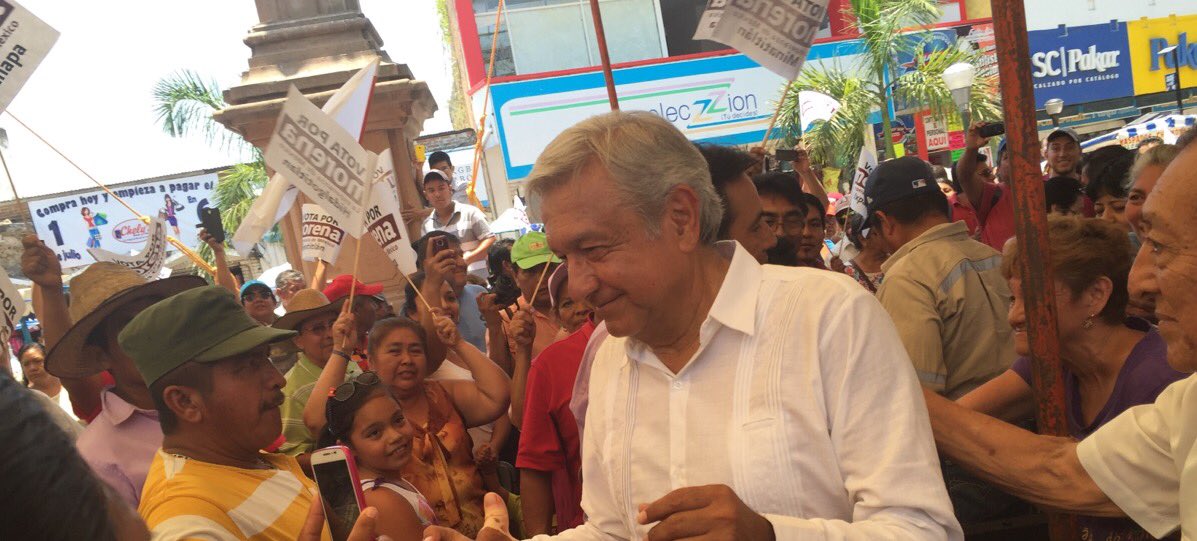 AMLO_2018's tweet photo. “Vamos  de nuevo a reconstruir a Pemex y sacar adelante la industria petrolera”, asegura López Obrador https://t.co/vFqoKyTnS1