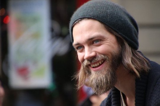 TooOld4Kpop's tweet photo. Let's start the weekend off with two handsome fellas! @justanactor &amp; @austin_amelio #TheWalkingDead https://t.co/5JAWsEpUuB