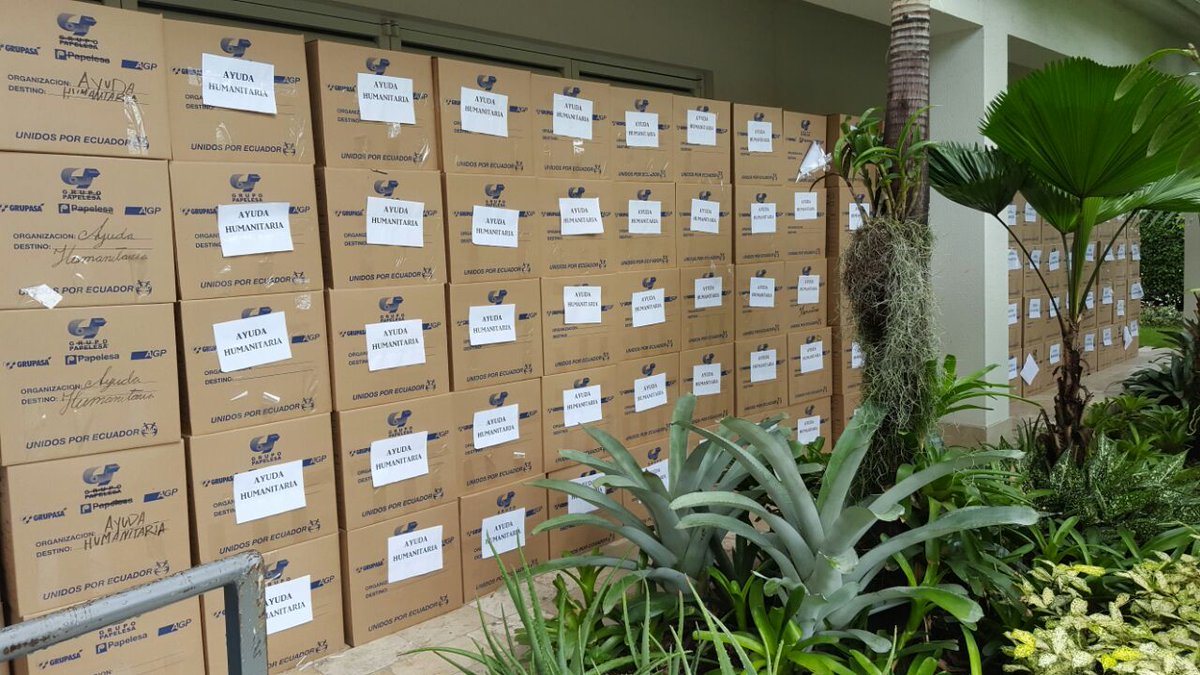 ServigrupEc's tweet image. Equipo #ServiGrup entregando ayuda humanitaria a @ViceMin_AP para damnificados #TerremotoEcuador #SiempreSolidarios