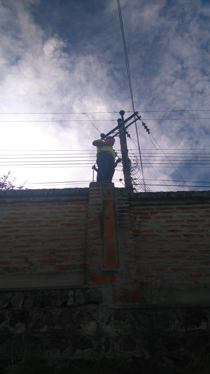 electtel's tweet photo. Que no nos gusta los deportes extremos? Pues no, pero damos todo por atender a nuestros clientes #electtel https://t.co/jNq8DfEi1k