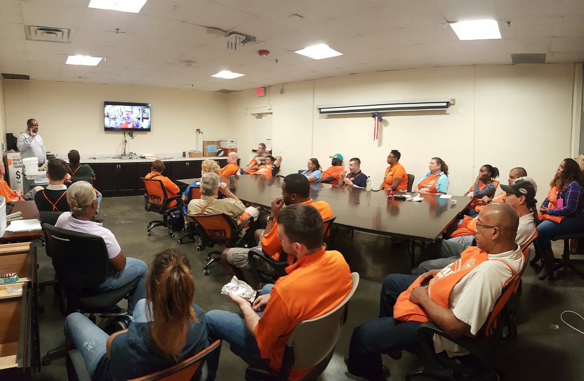 LevitonJohn's tweet photo. Can you spot the #MET205 #Top50 #Packdown team during #OrangePromise training? 
#GreatMessage #LivingHDvalues https://t.co/Z18UKa7qWv