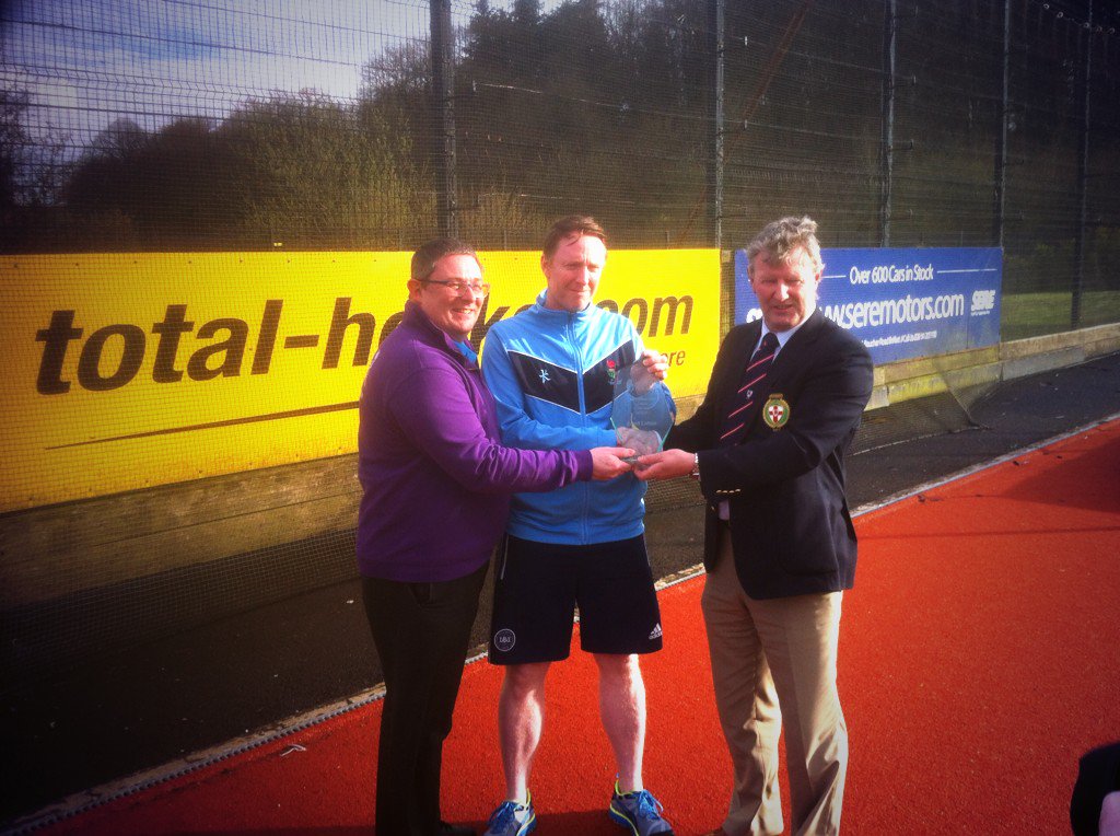 UHUPresident's tweet photo. @UlsterHockey .Errol Lutton receiving Coach of the year trophy from Ulster President and Total Hockeys Alan Mcmurray https://t.co/0GcVsCRxDt