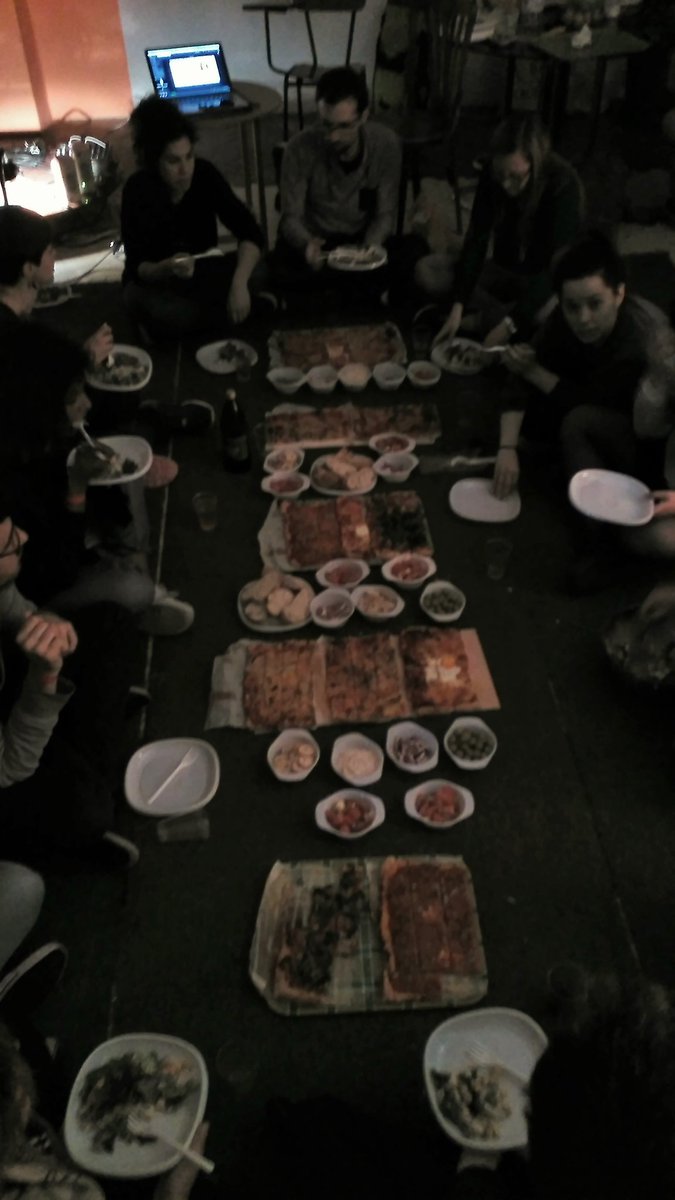 crearqcio's tweet photo. L'equip #sopar ha millorat totes les expectatives! #convivim24h #etsatopia #aquisufriendo https://t.co/XqFNgs9n15