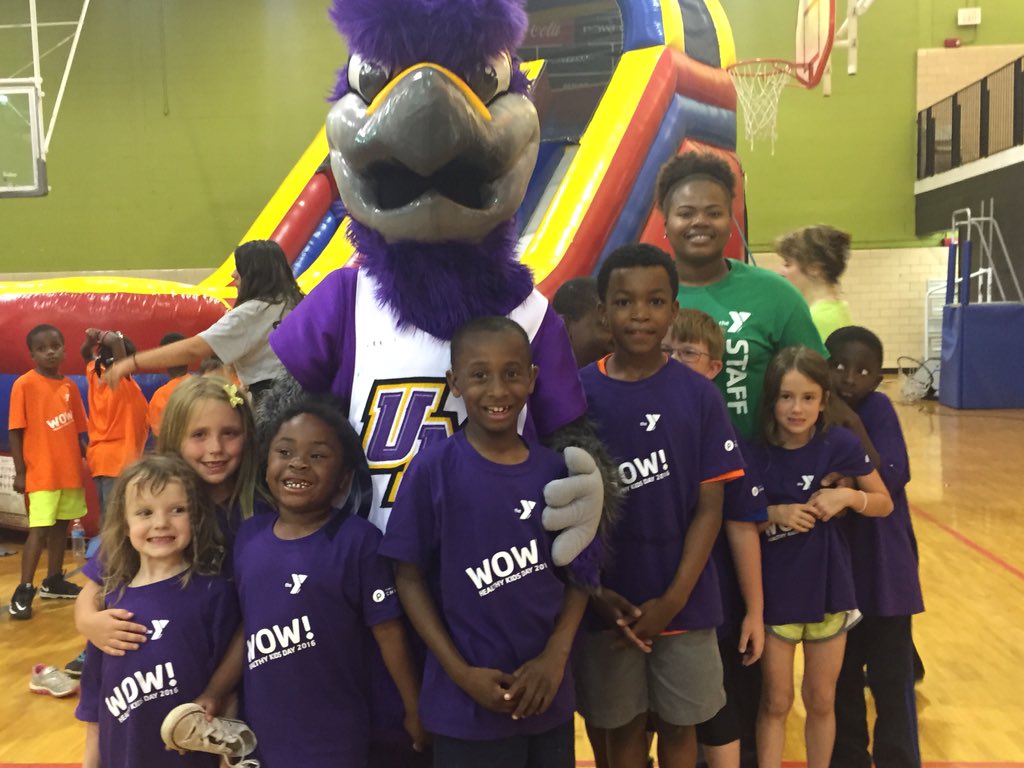 alabasterYMCA's tweet photo. @Montevallo Freddie the Falcon hanging out at #HealthyKidsDays today! https://t.co/7KXXBpkvkX