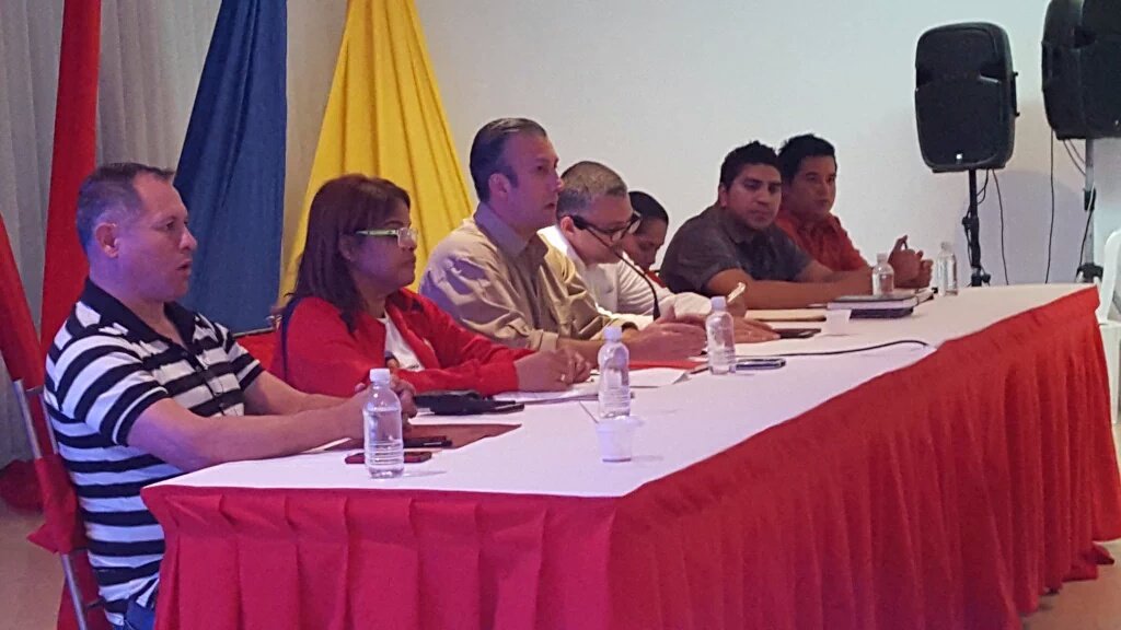 Rosaleonpsuv's tweet photo. #Ahora Reunión de evaluación junto .@TareckPSUV  con Estado Mayor de Alimentación de  Aragua #UnidosSomosRevolucion https://t.co/A9sTU6rKI3