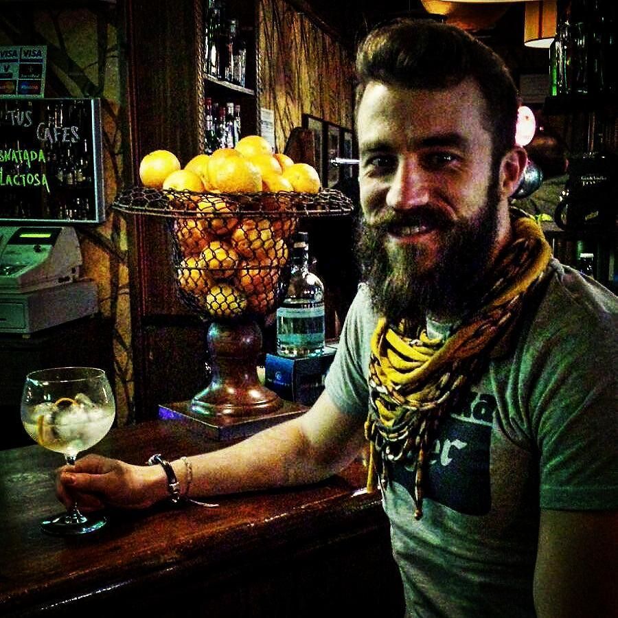 txabez's tweet photo. Bearded gin
@latraviataportu #bearded #machobeardcompany #beardedboy #barbudo #barba #gin1โฆ https://t.co/LDDm3Ut1yV https://t.co/zLRorWPJCn
