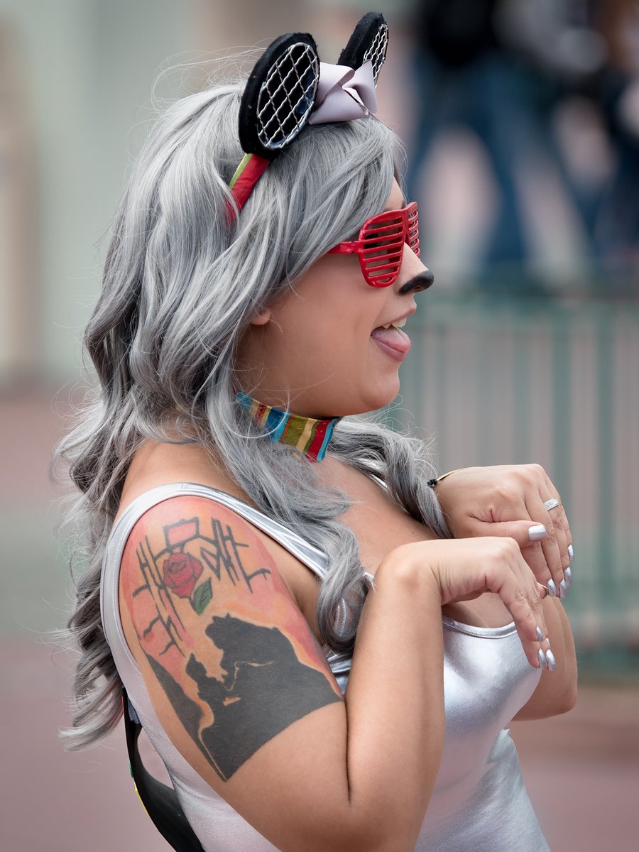 CAStengel's tweet photo. Galliday 3 #Galliday #Disneyland #DoctorWho #DoctorWhoCosplay #cosplay #DisneyDay More at https://t.co/dGOnnu7Bfr https://t.co/JeSX64yYvz