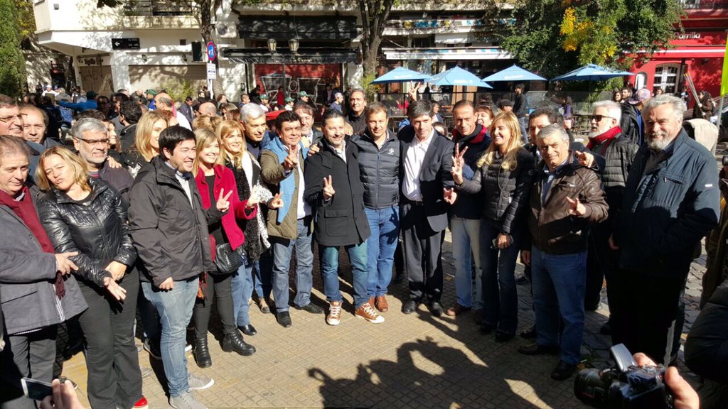 gustavomenendez's tweet photo. Hoy junto a los trabajadores en marcha por la defensa del trabajo.
Para el Peronismo existe una sola clase de hombre https://t.co/5GyqzcdFxc
