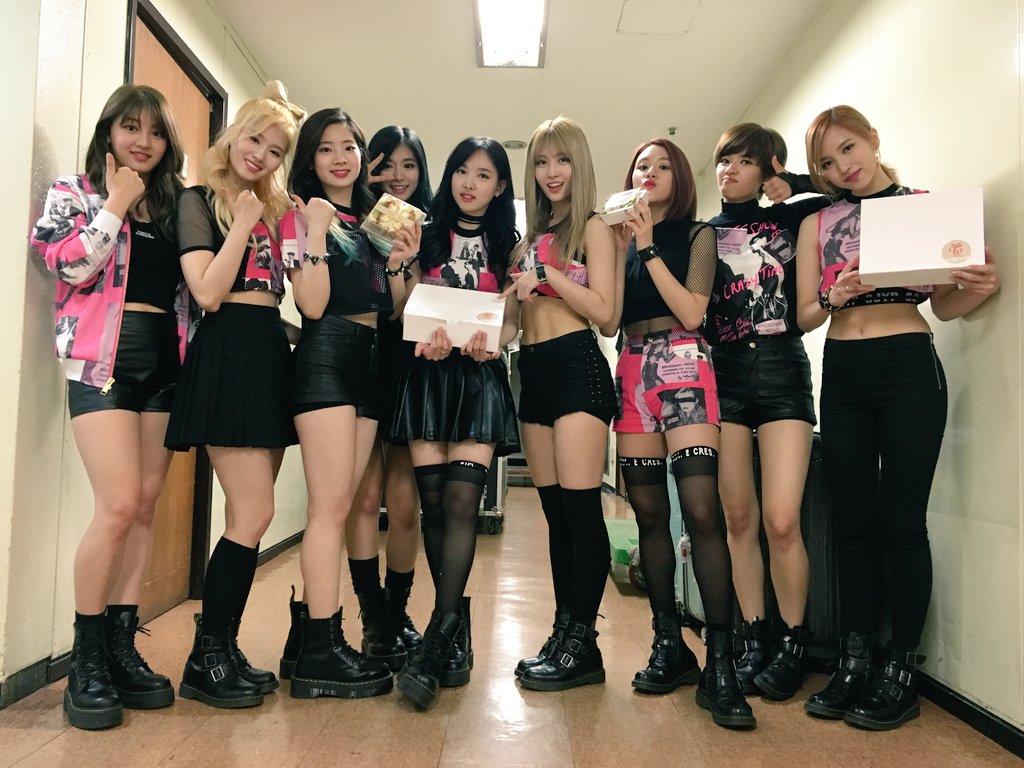 트와이스 컴백주 무대의상 모음 (공식트윗) | 인스티즈